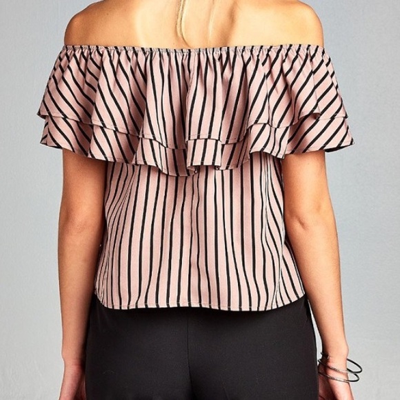 ⭐️HP⭐️ Last One! Ruffled off shoulder top - Picture 2 of 5